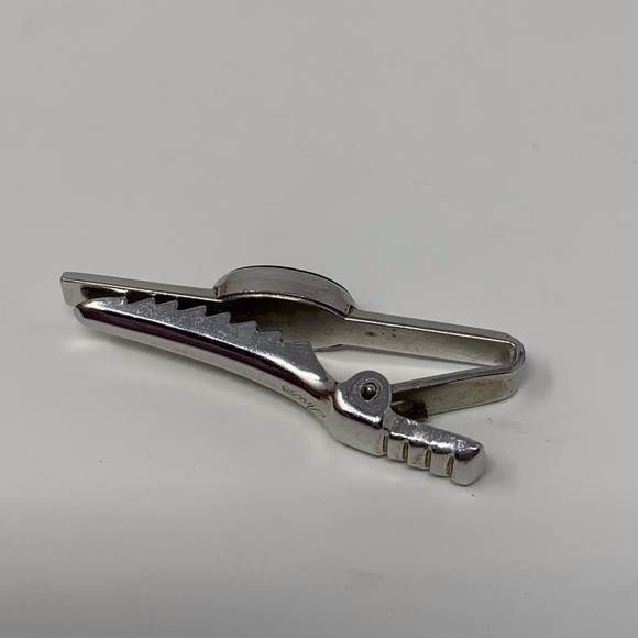 Vintage Black Oval and Silver Tone Quality CufflLinks and Tie Clip Set - Picture 4 of 8